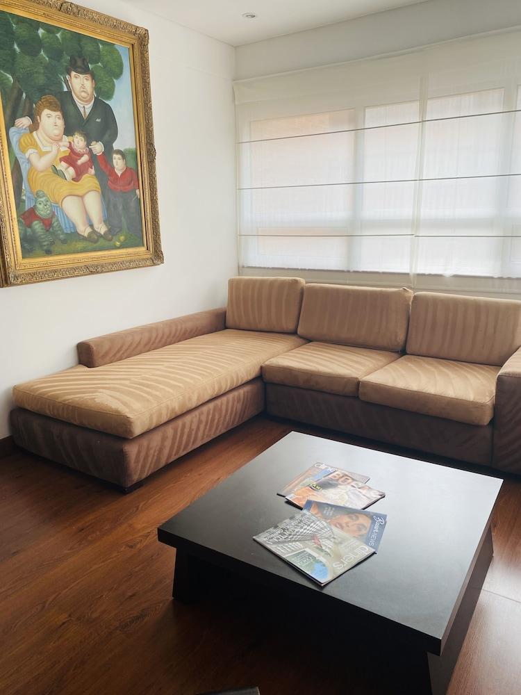 Hotel Retiro 84 By Mij Bogota Bagian luar foto