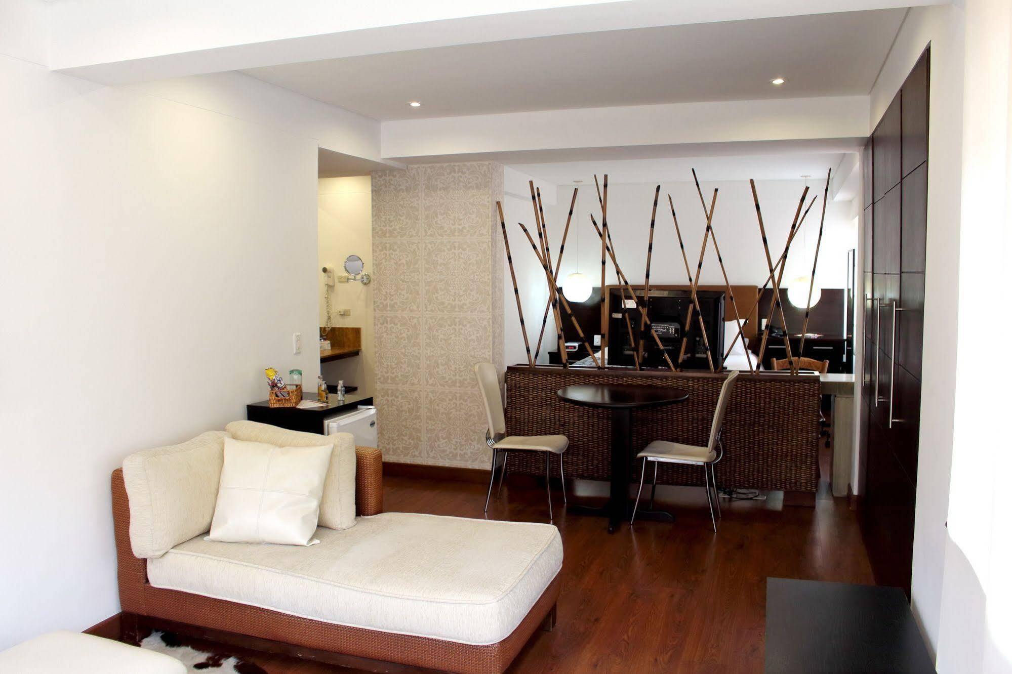 Hotel Retiro 84 By Mij Bogota Bagian luar foto